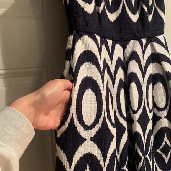 Navy & white printed pleated dress with pockets!! - Picture 2 of 3